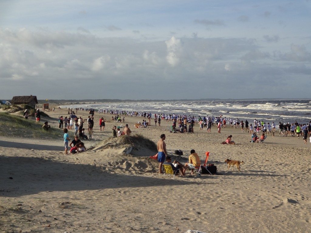 Der 7km lange Strandlauf "16a Travesía Valizas a Aguas Dulces"