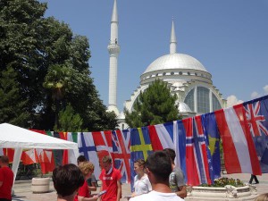 Siegerehrung vor der größten Moschee Shkodërs